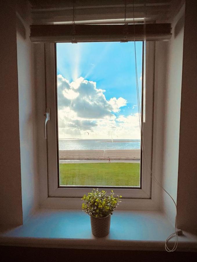 Sea View Apartment At The Beach! Llanelli Kültér fotó